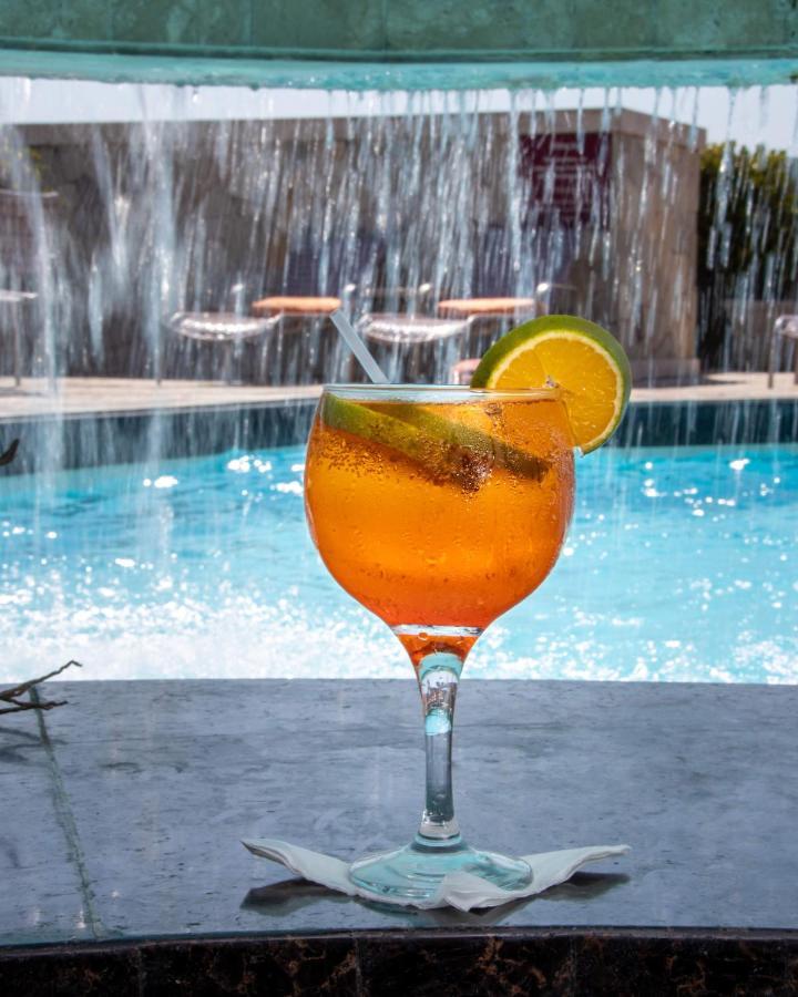 Hotel Atlante Plaza Recife Exterior foto A glass of Aperol Spritz