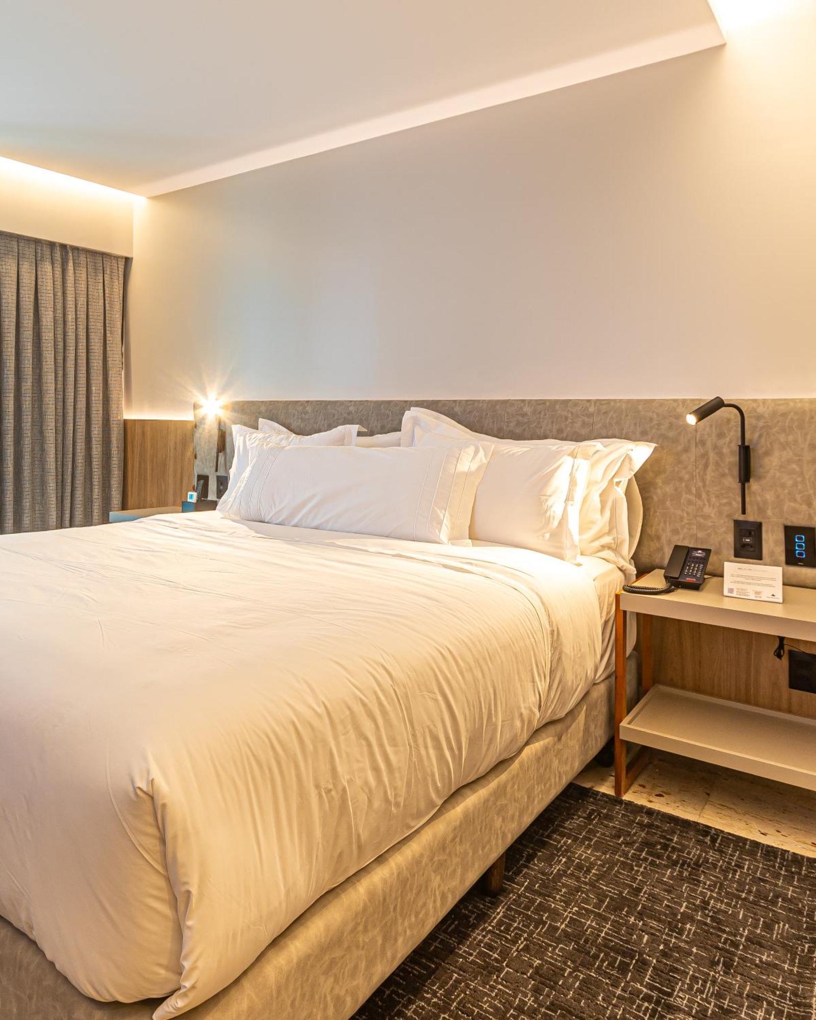 Hotel Atlante Plaza Recife Exterior foto A bed with a telephone